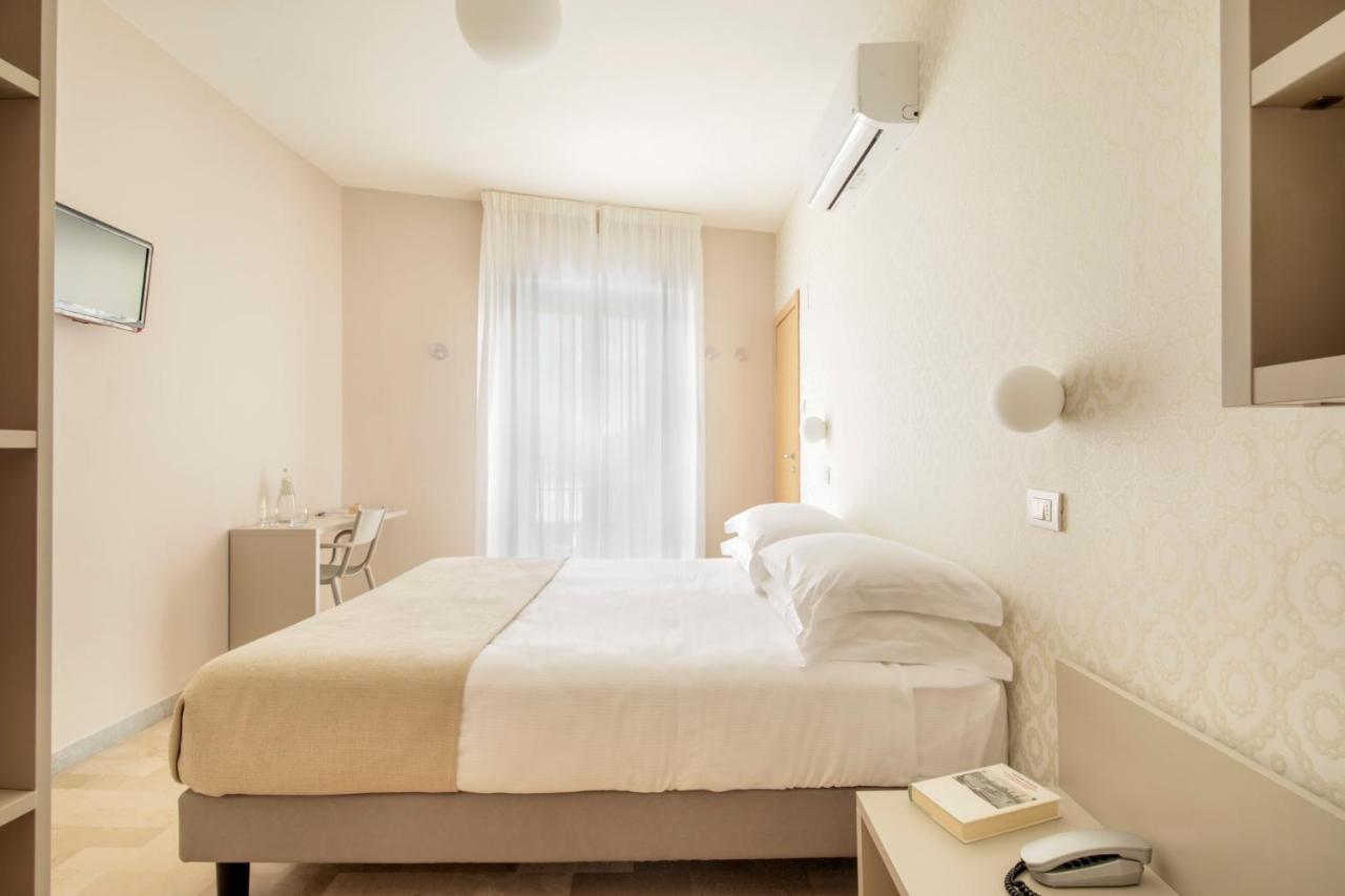 Hotel Bernard San Benedetto del Tronto Exterior foto